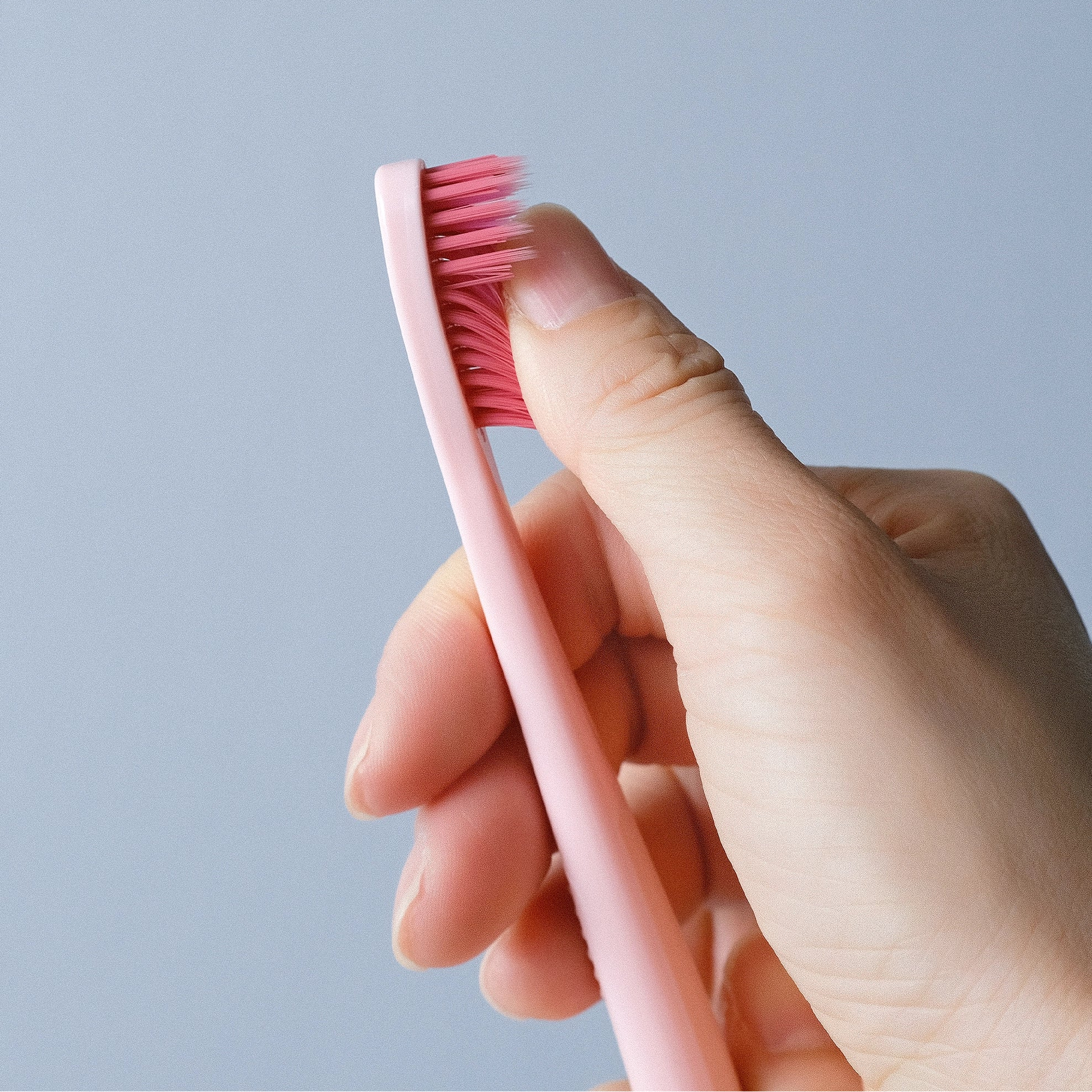Euthymol Whitening Toothbrush（Pink)